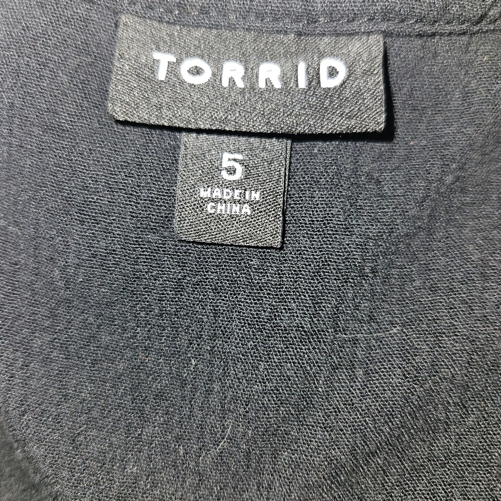 Torrid Womans Black Sleeveless Blouse Size 5 - Picture 9 of 13